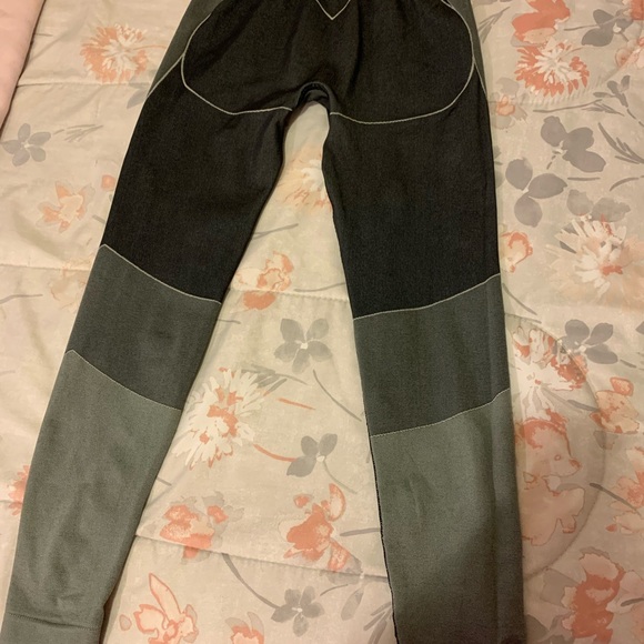 Gym shark leggings - Picture 2 of 4